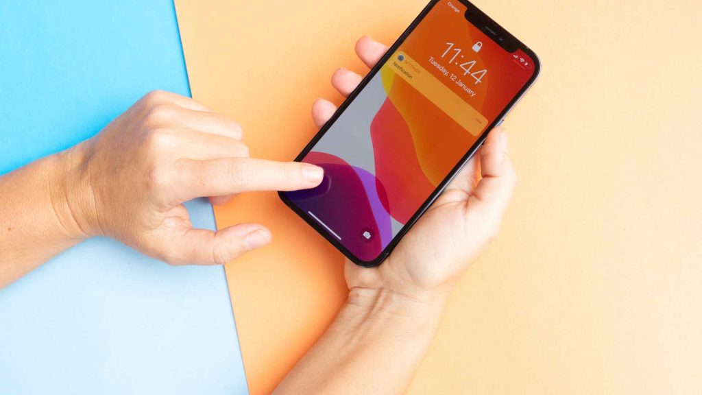 cara uninstall aplikasi di iPhone