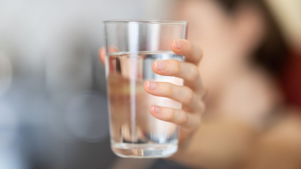 Manfaat Minum Air Putih Setelah Bangun Tidur